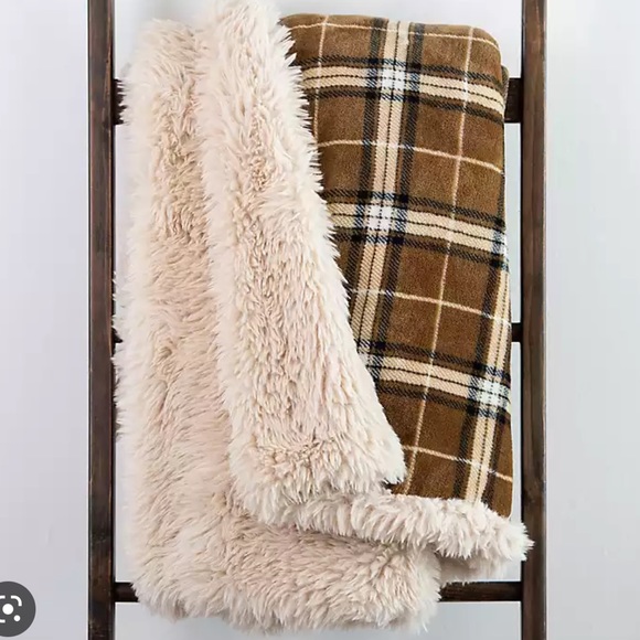 Kirklands Bedding Nwt Kirkland Brown Plaid Faux Fur Throw Poshmark